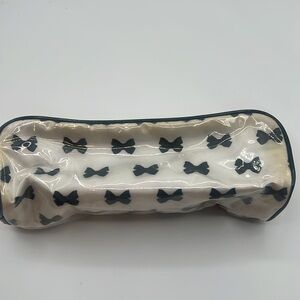 KATE SPADE BLACK AND WHITE VINYL MAKE UP BAG